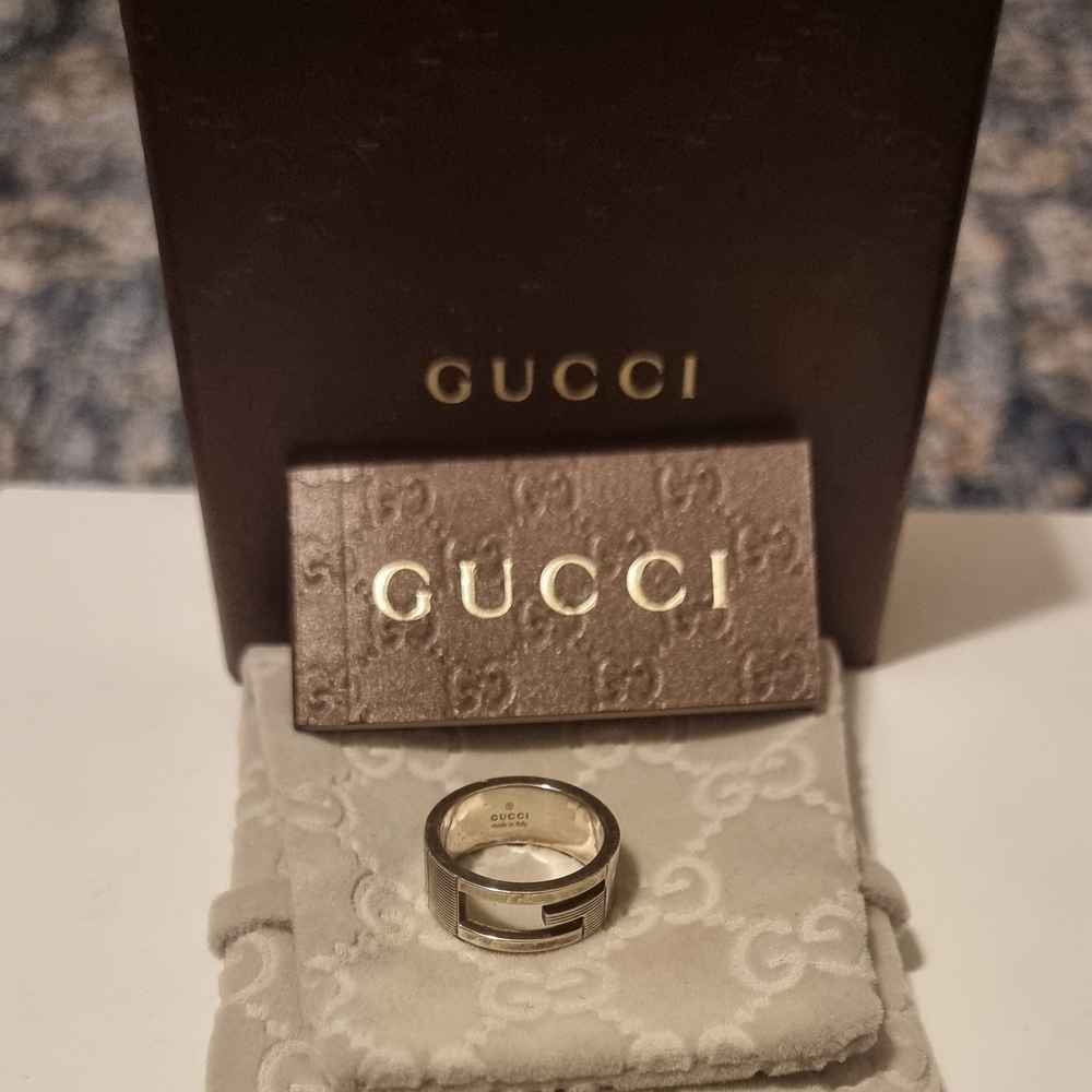 Gucci Cutout G Band Ring With COA